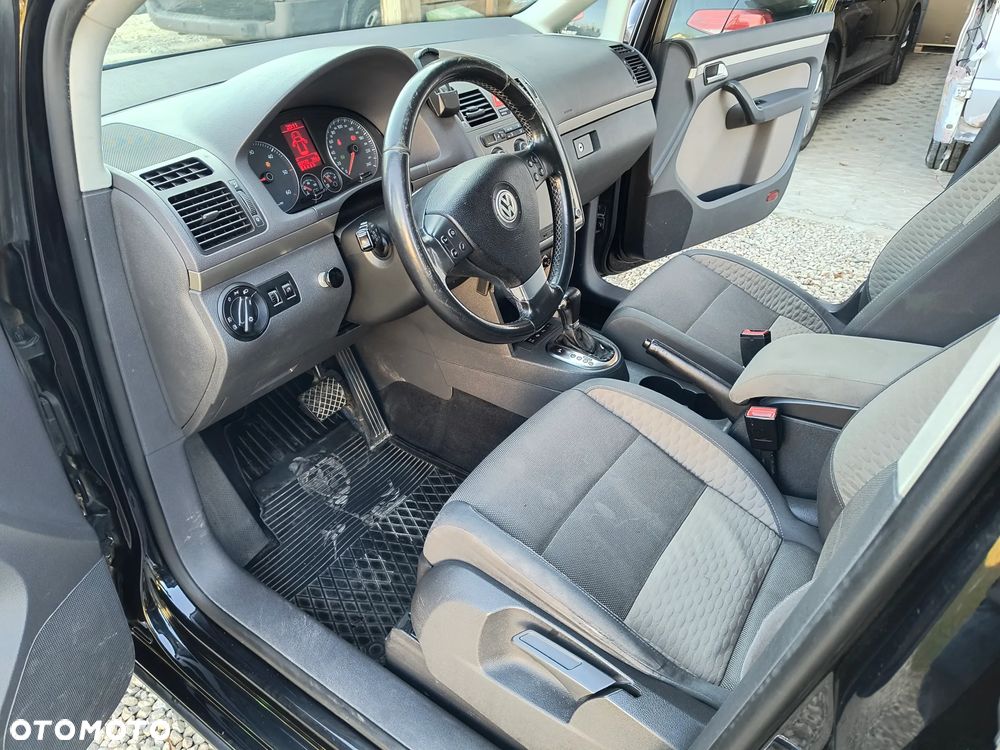 Volkswagen Touran 2.0 TDI DPF Cross DSG - 9