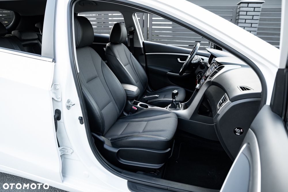 Hyundai i30 i30cw 1.6 Trend - 25