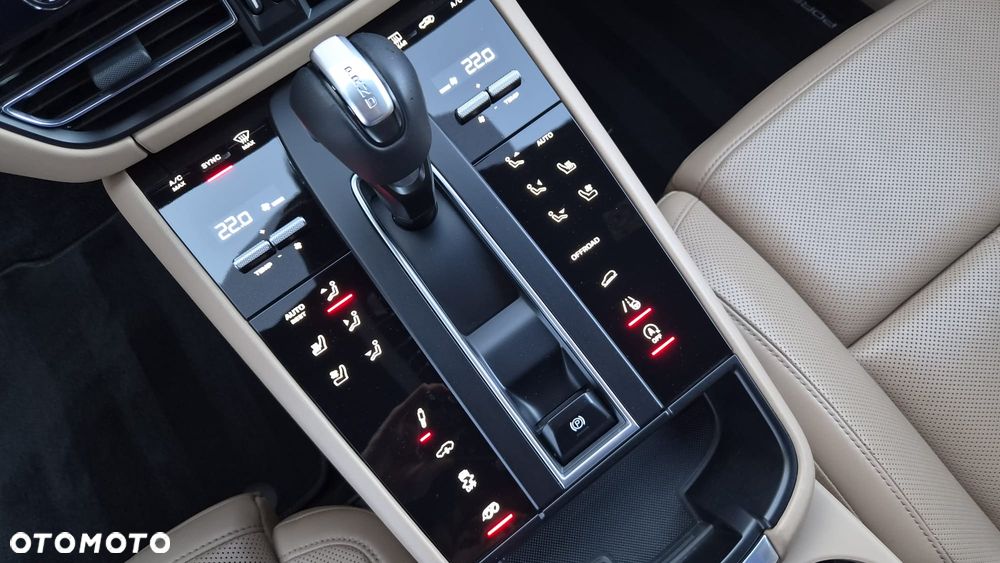 Porsche Macan - 32