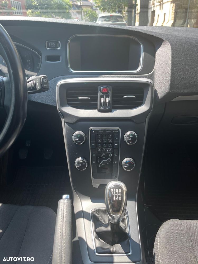 Volvo V40 D2 Kinetic - 9