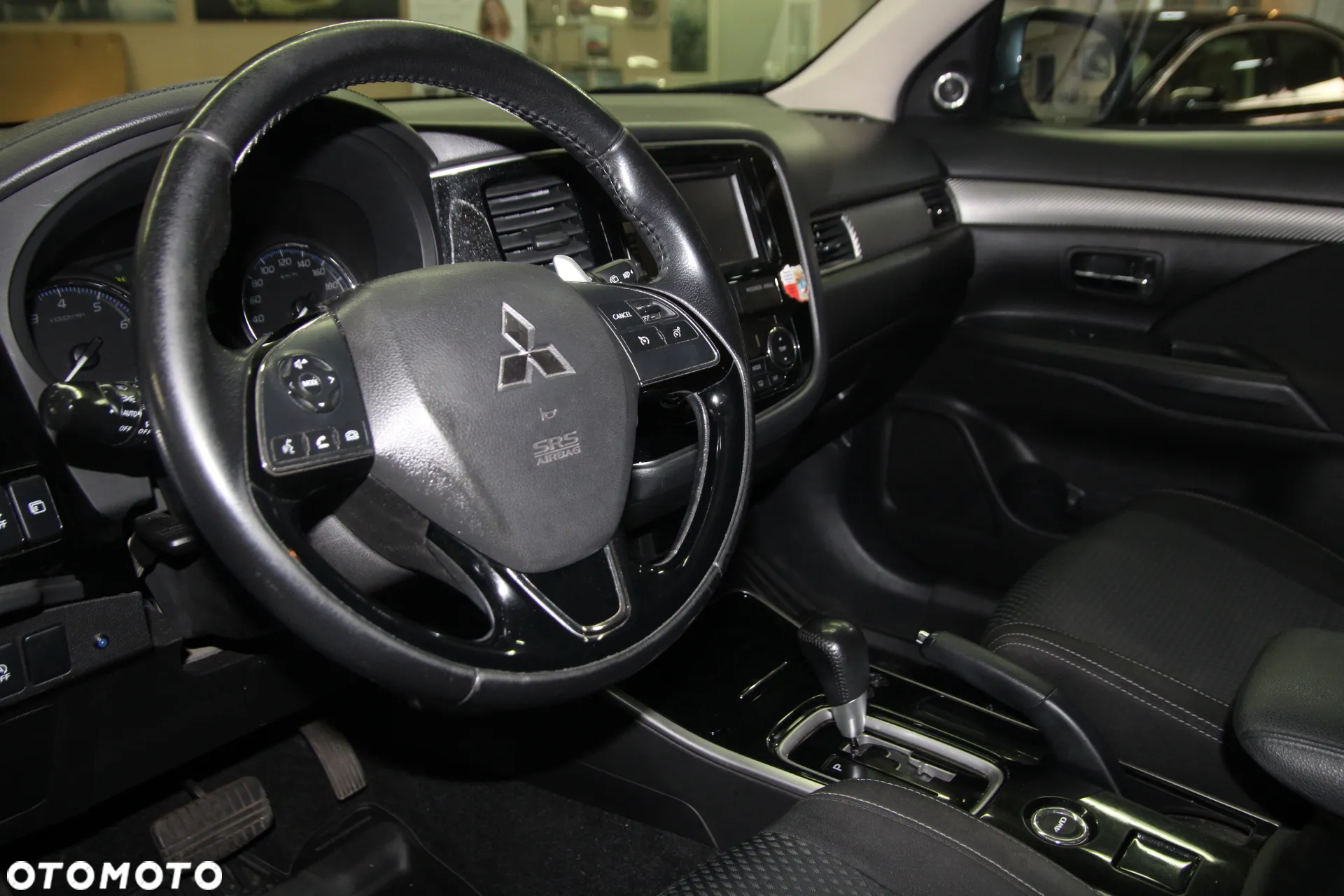 Mitsubishi Outlander 2.0 Intense + Navi 4WD CVT - 12