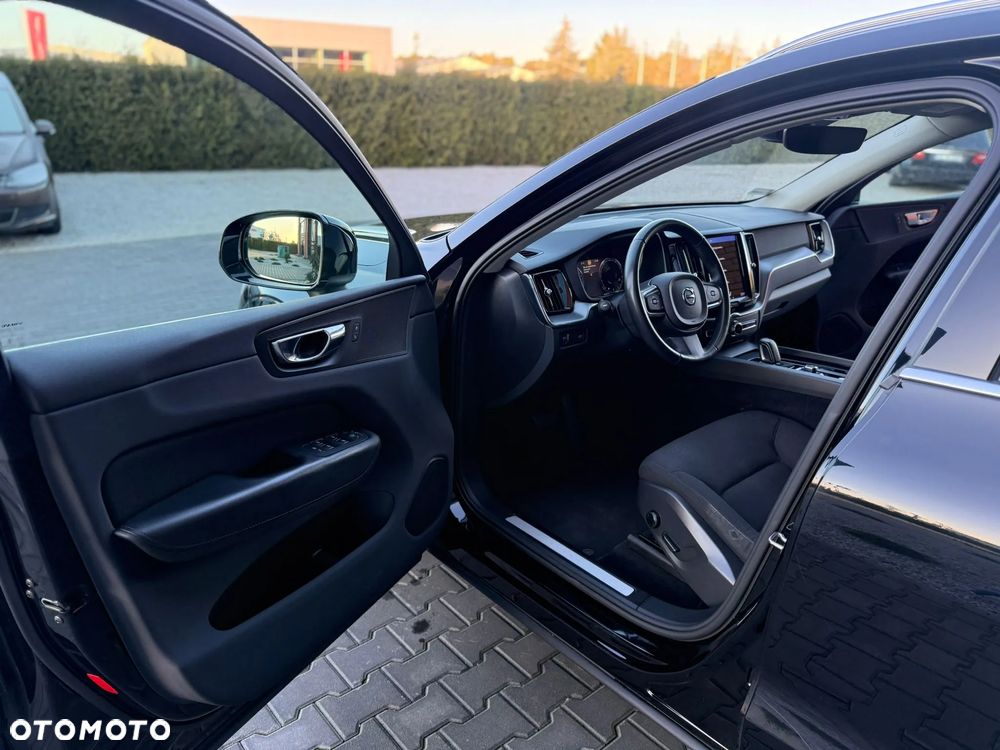 Volvo XC 60 T4 Momentum Pro - 10