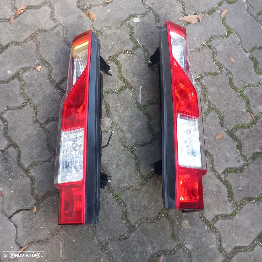 Farois traseiros renault master ano 2021 - 1