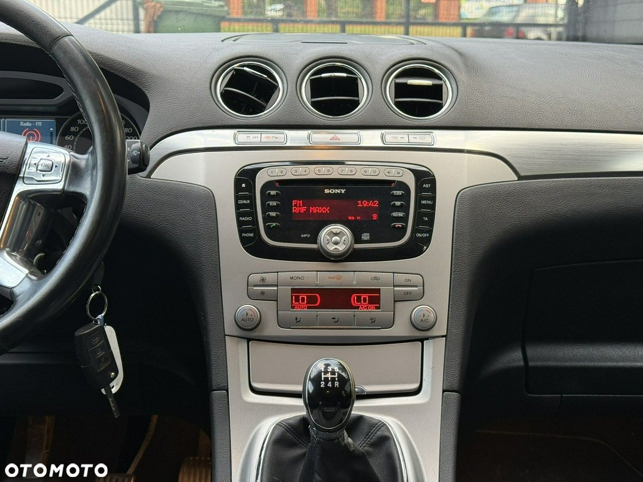 Ford S-Max - 13