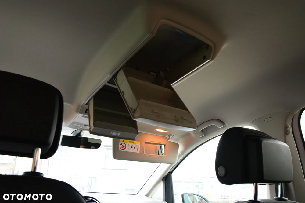 Volkswagen Touran - 28