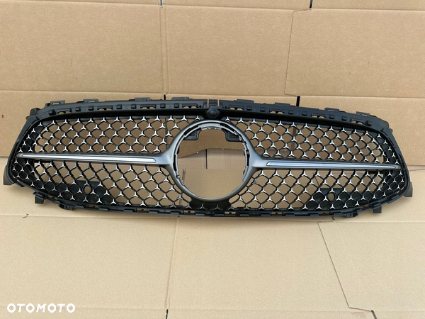 Mercedes CLA Lift 118 Atrapa Grill AMG