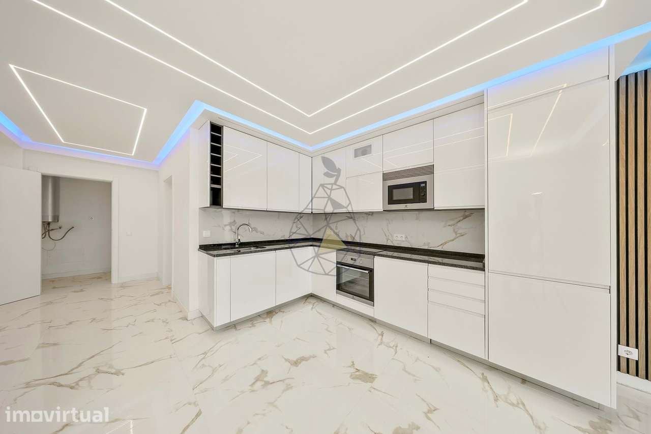Apartamento T2 com Vista Mar Renovado na Primeira Linha da Praia em Qu - Grande imagem: 5/43