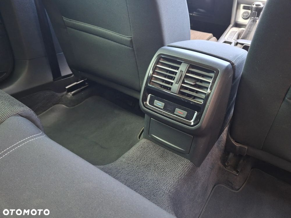 Volkswagen Passat 2.0 TDI (BlueMotion Technology) Trendline - 11