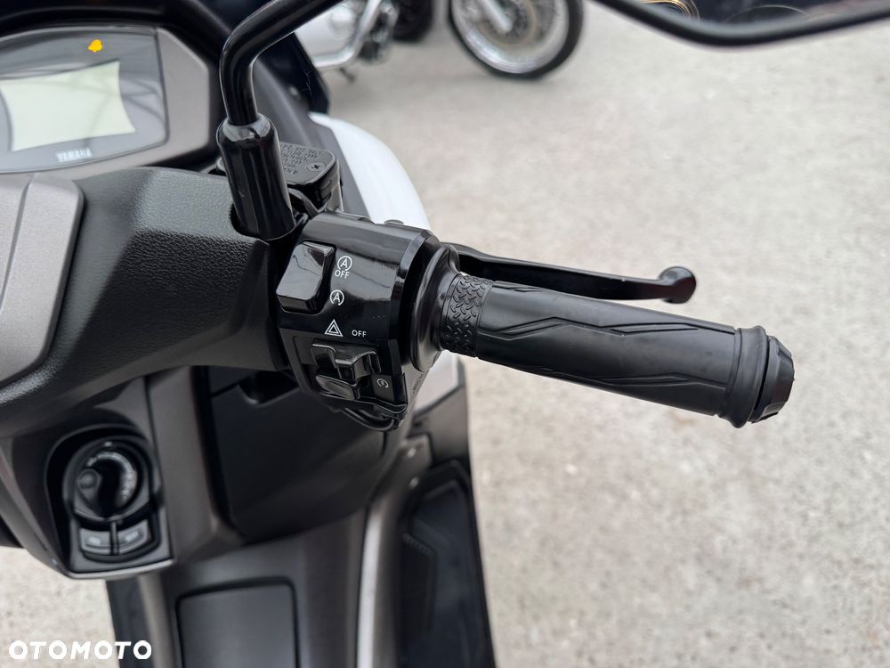Yamaha NMAX - 10
