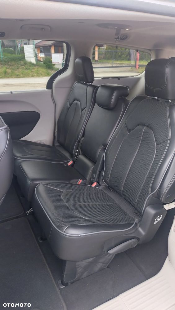 Chrysler Pacifica - 12
