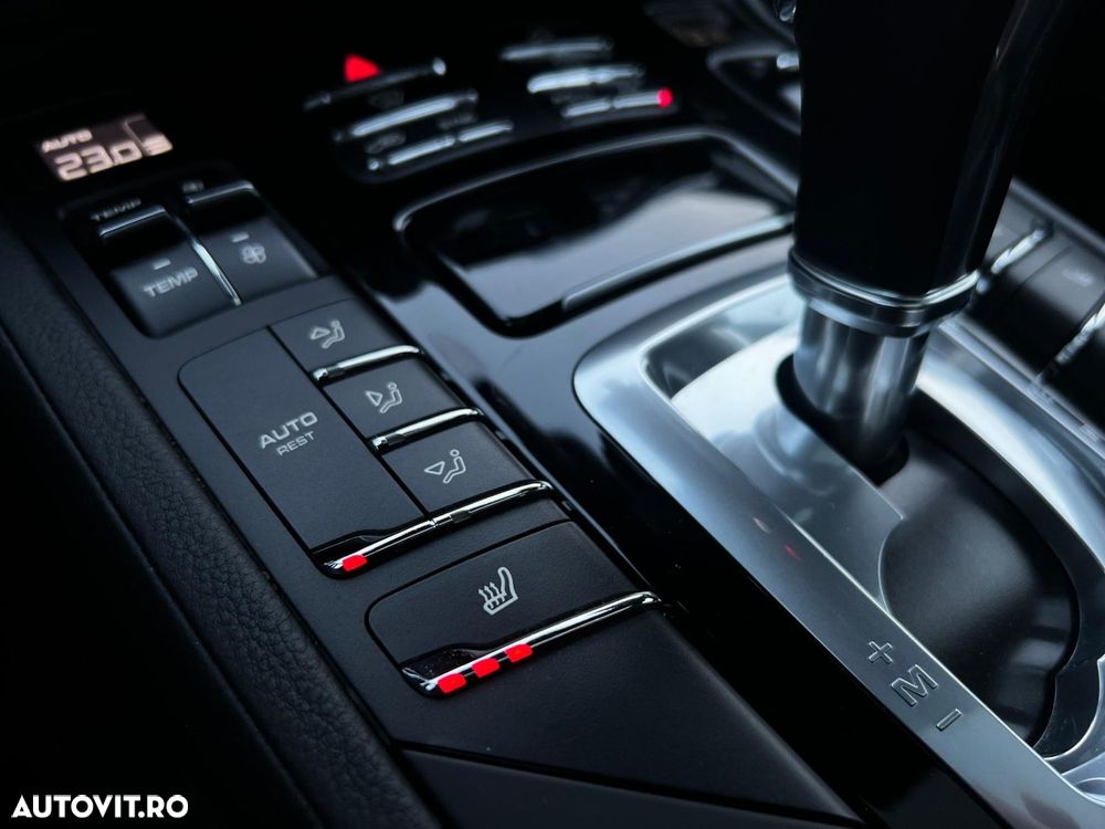 Porsche Cayenne - 16