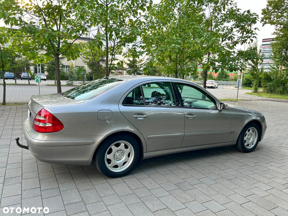 Mercedes-Benz Klasa E 200 CDI Classic - 3