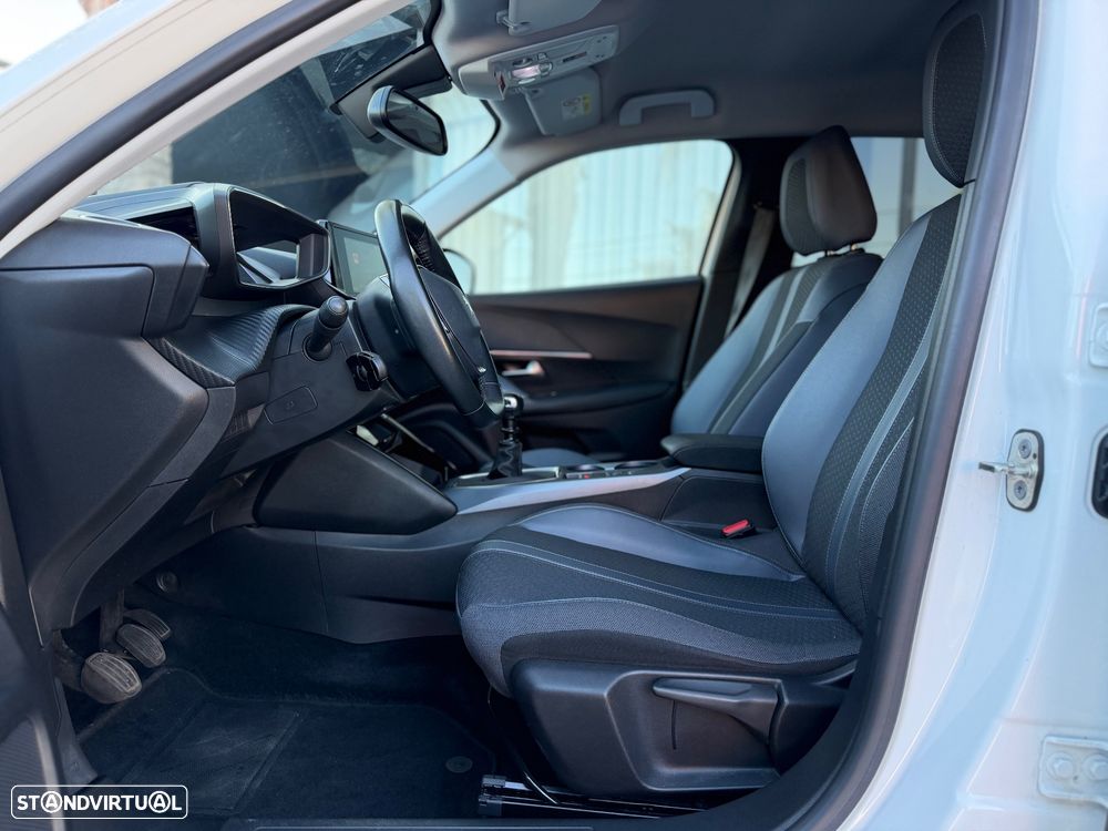 Peugeot 2008 1.2 PureTech Allure - 18