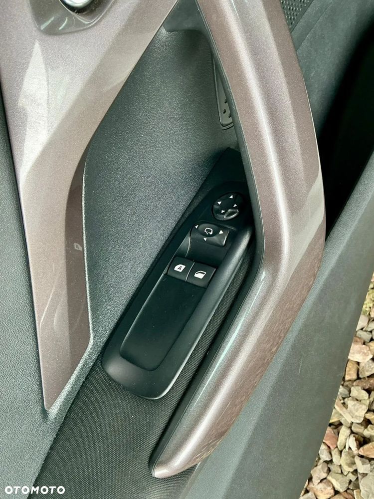 Peugeot 2008 1.6 e-HDi Allure S&S - 23