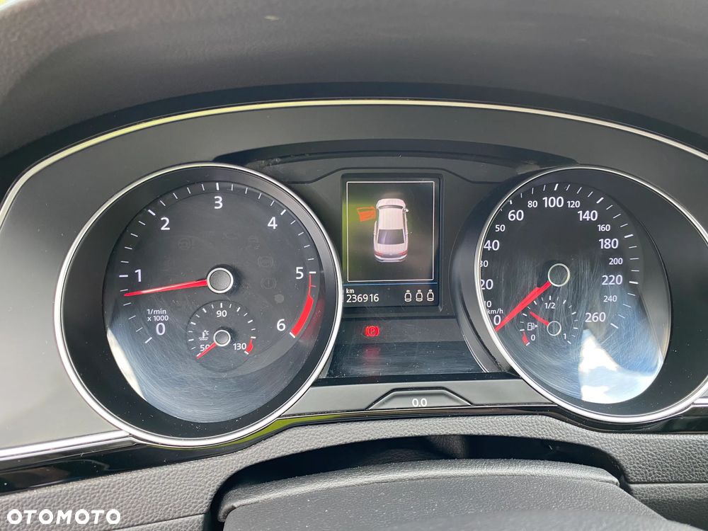 Volkswagen Passat - 13