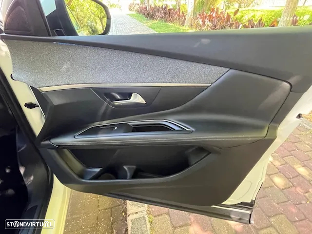 Peugeot 3008 1.5 BlueHDi Allure Pack EAT8 - 27