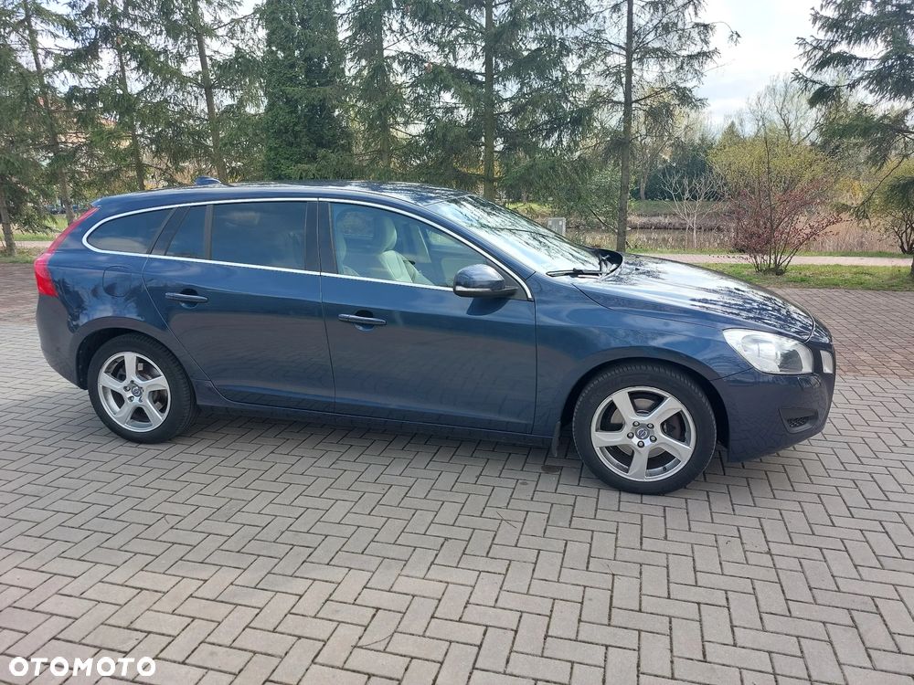 Volvo V60 T3 Momentum - 18