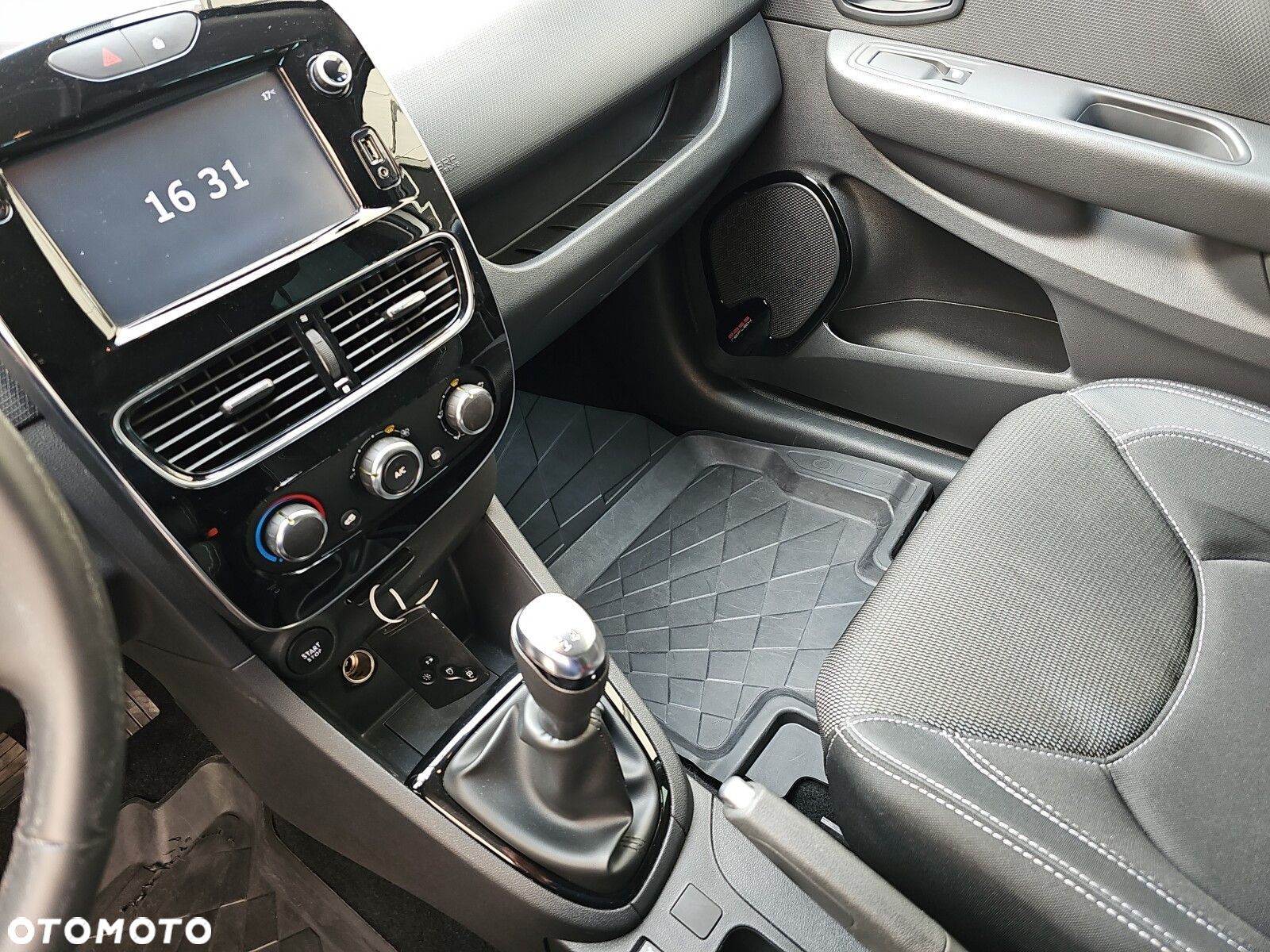 Renault Clio - 19