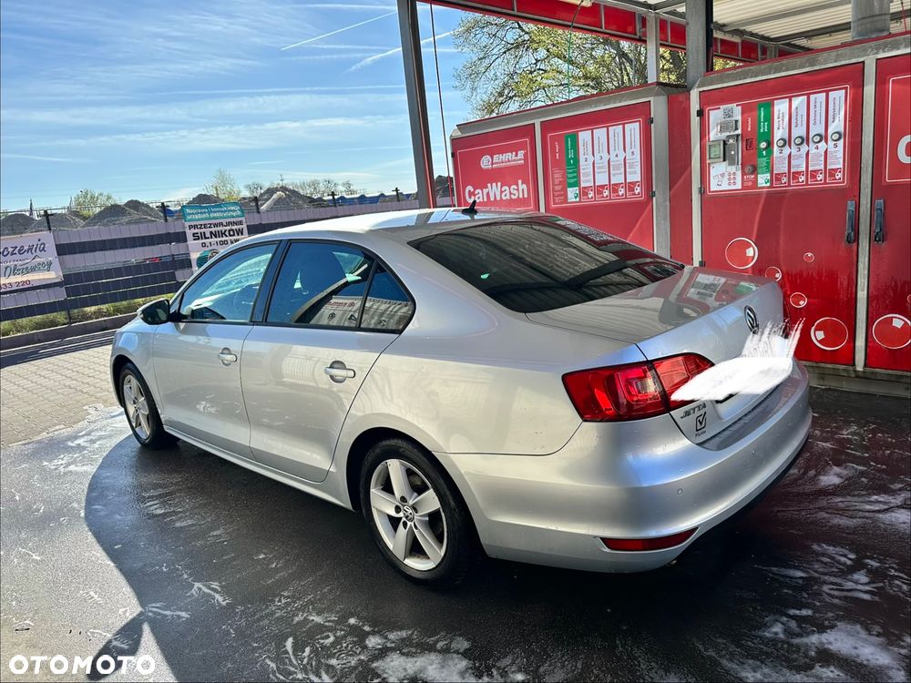 Volkswagen Jetta 1.6 TDI Comfortline - 6