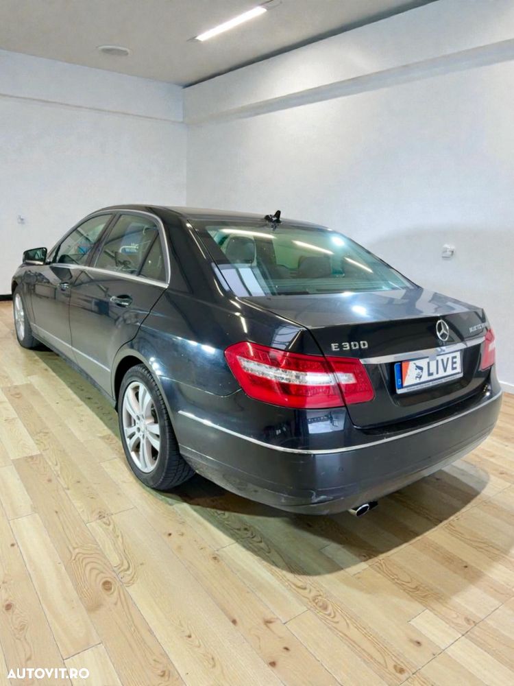 Mercedes-Benz E 300 BlueTEC HYBRID 7G-TRONIC Elegance - 4
