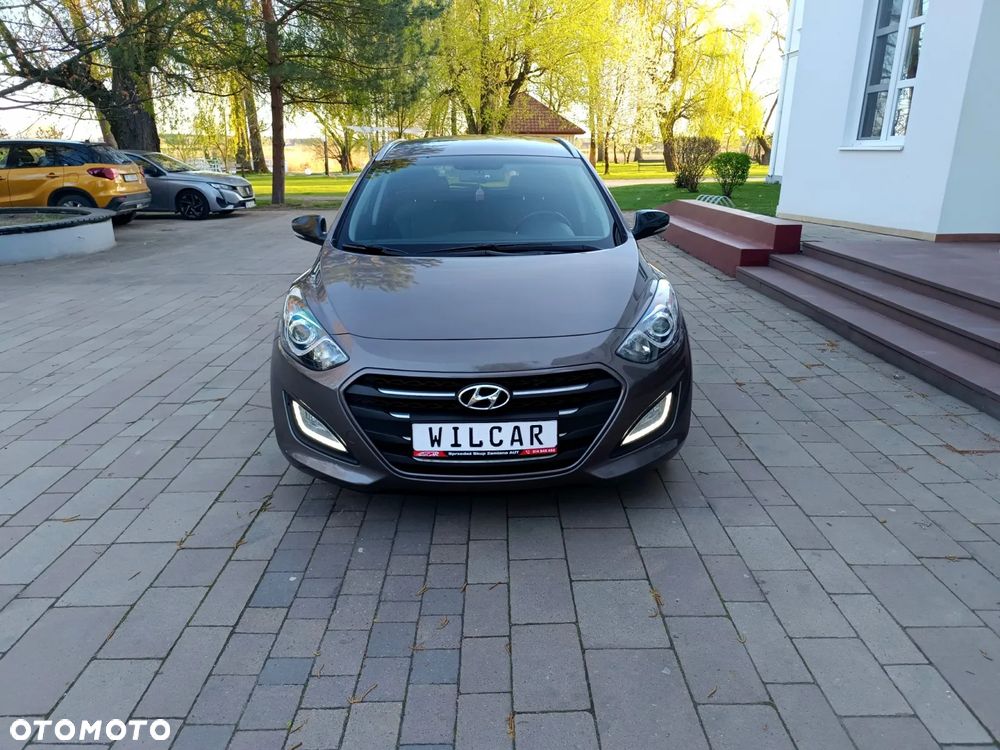 Hyundai i30 blue Kombi 1.6 CRDi Passion - 14