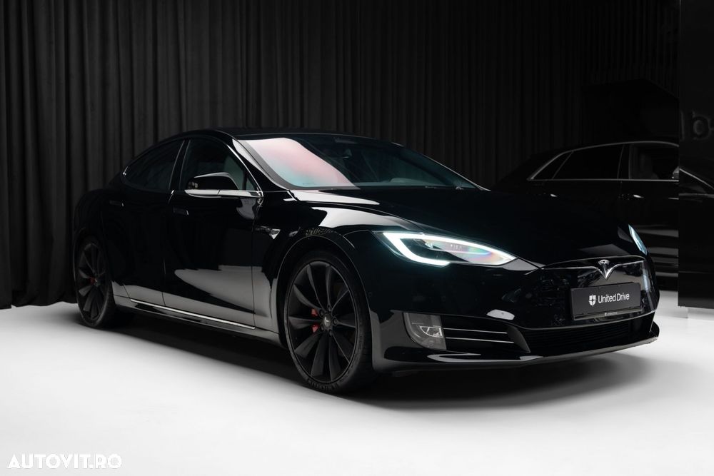 Tesla Model S - 3