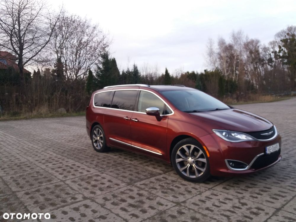 Chrysler Pacifica - 1