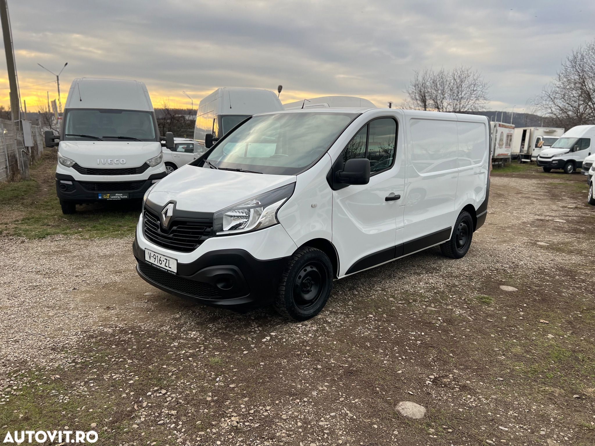 Renault TRAFIC - 1