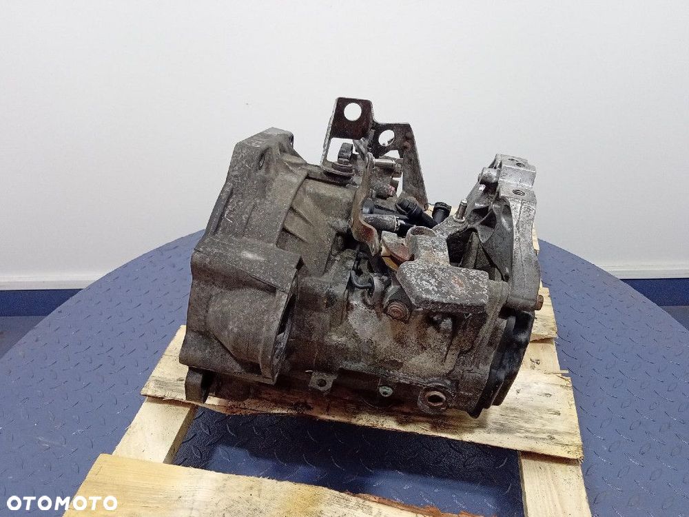 VW CADDY III 1.9 TDI 105KM SKRZYNIA BIEGÓW MANUALNA GQR - 2