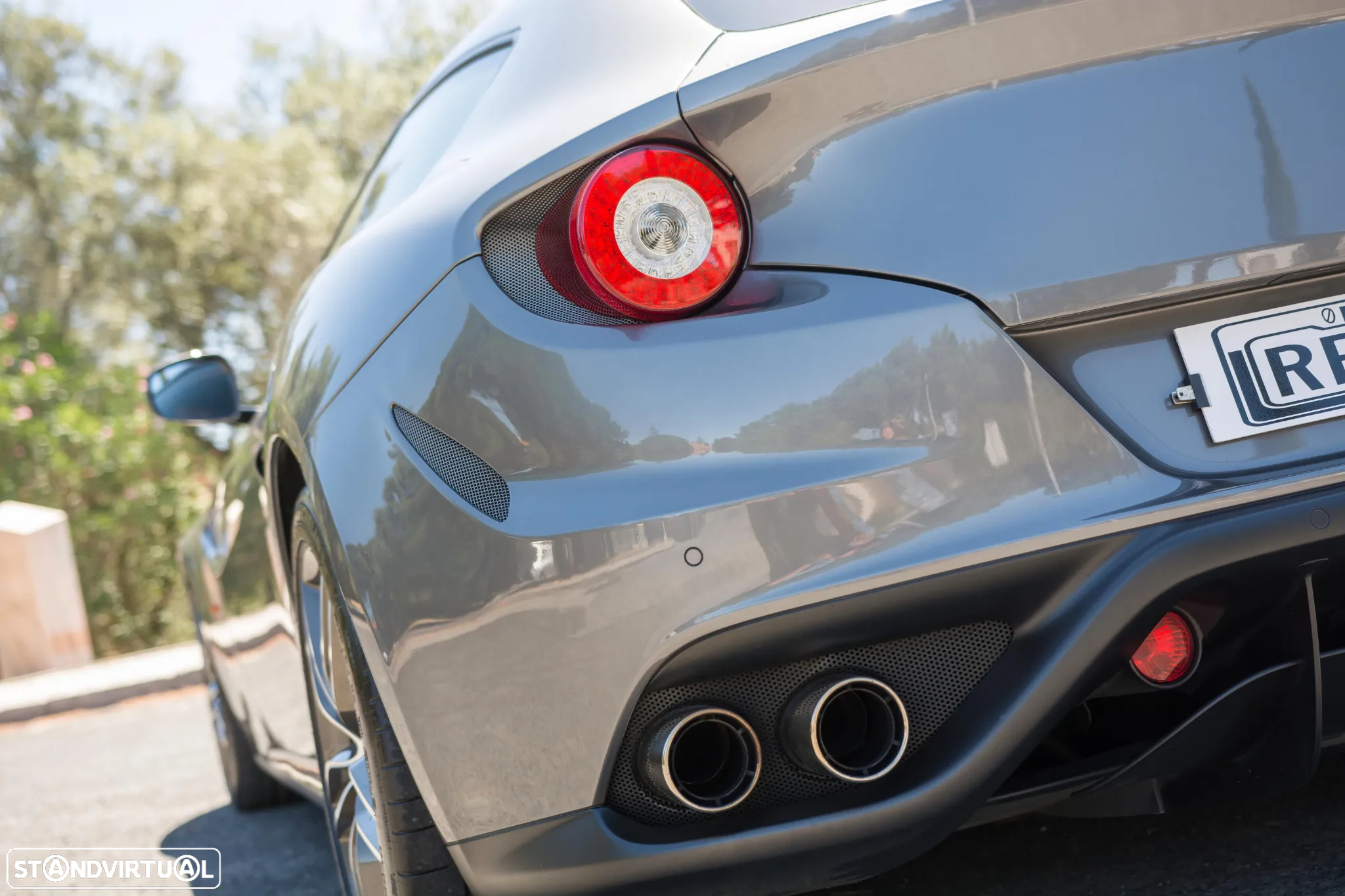 Ferrari FF - 6