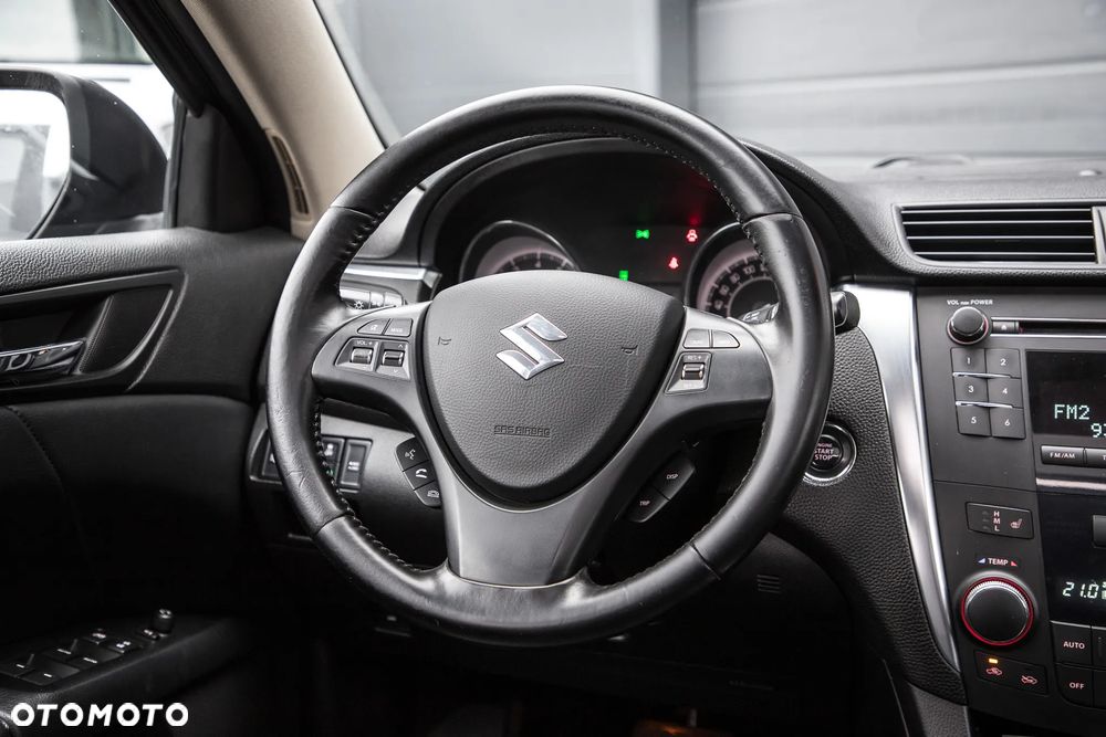 Suzuki Kizashi 2.4 Sport 4WD CVT - 29