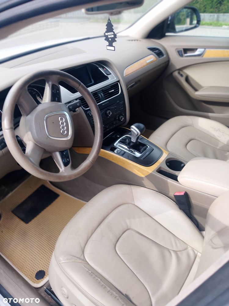 Audi A4 Limousine - 5