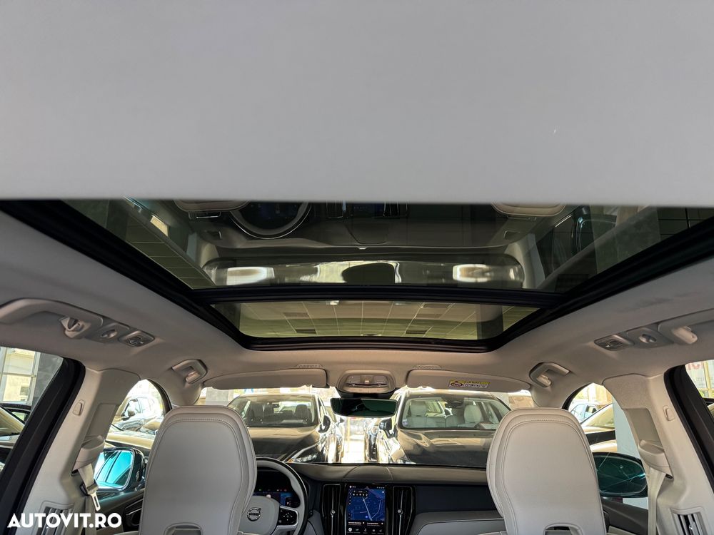 Volvo XC 60 T6 AWD Plus Dark - 12