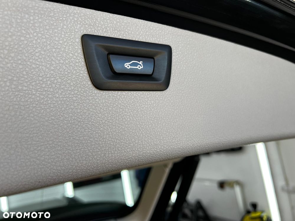 BMW Seria 3 318d DPF Edition Sport - 23