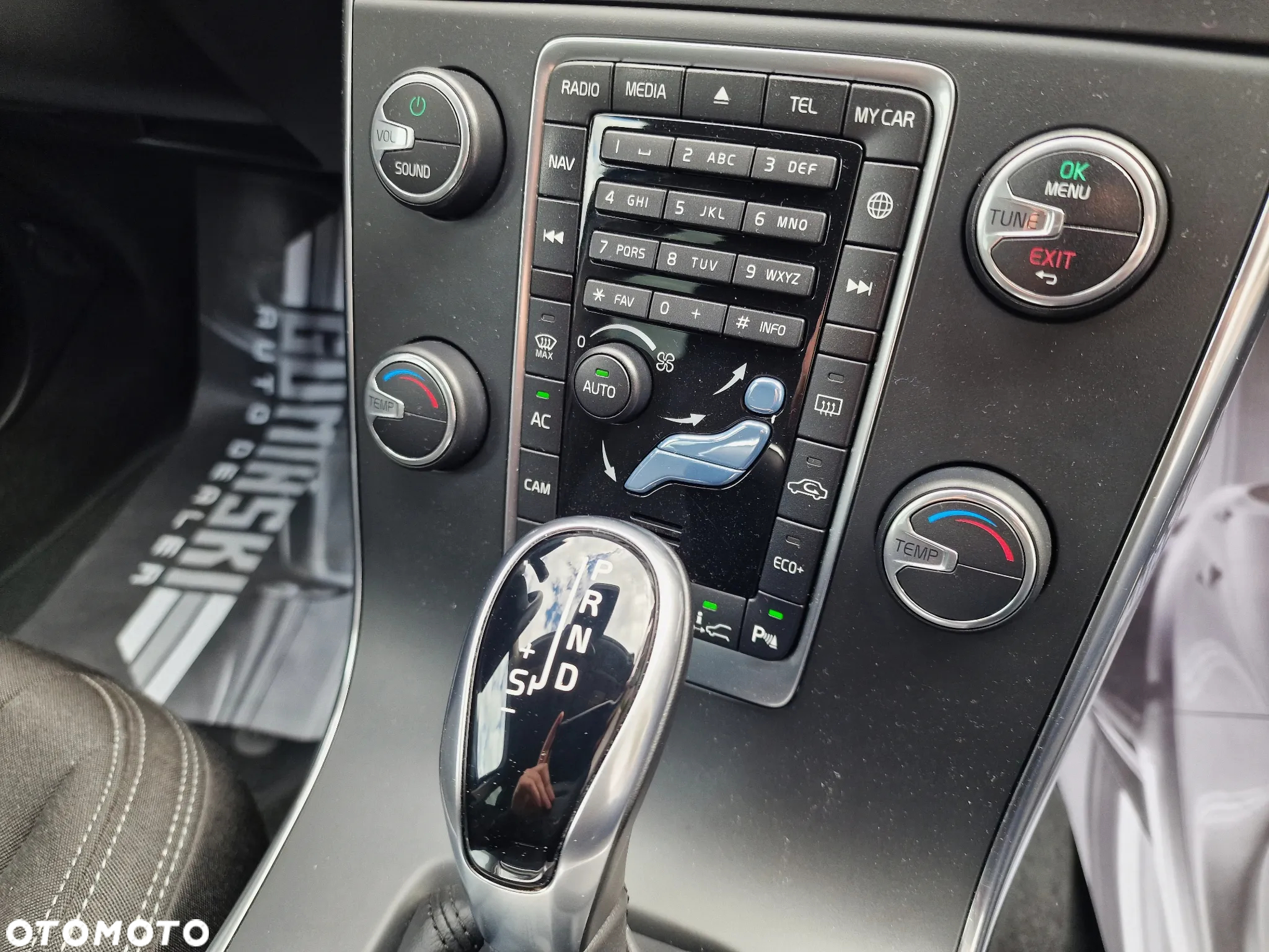 Volvo V60 D2 Geartronic Momentum - 27