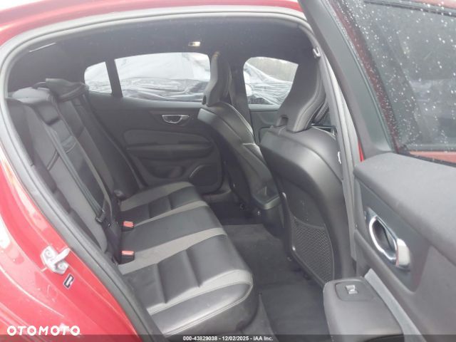 Volvo S60 T5 R-Design - 7