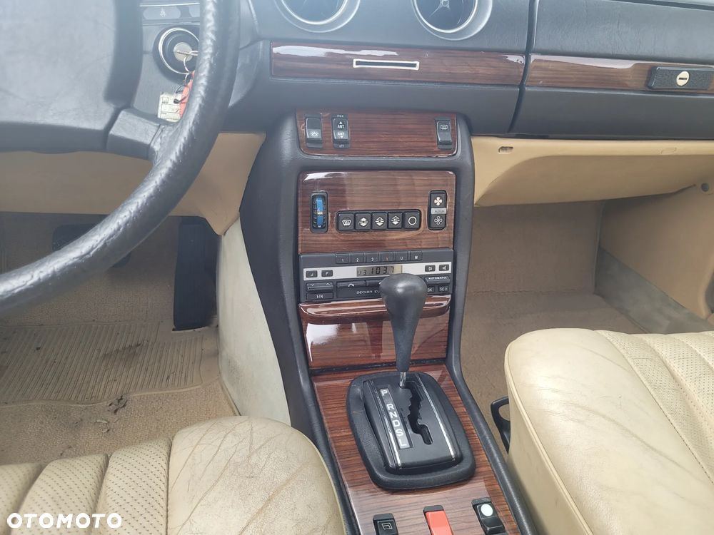 Mercedes-Benz W123 - 12