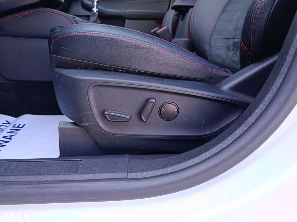 Ford Kuga 1.5 EcoBoost FWD ST-Line X - 12