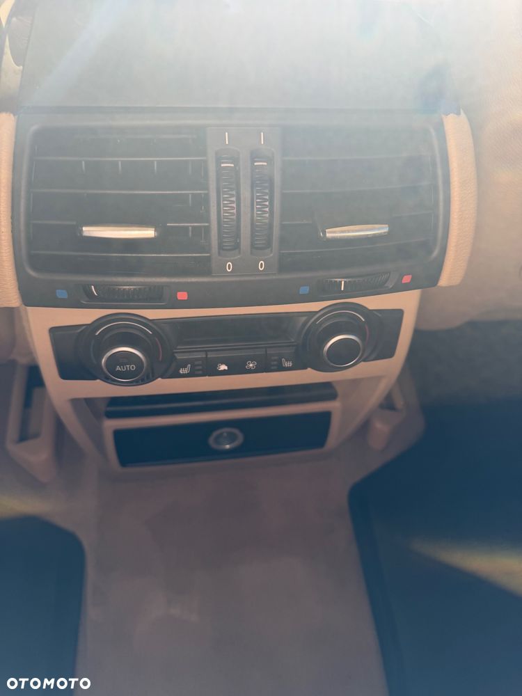BMW X5 xDrive48i - 12