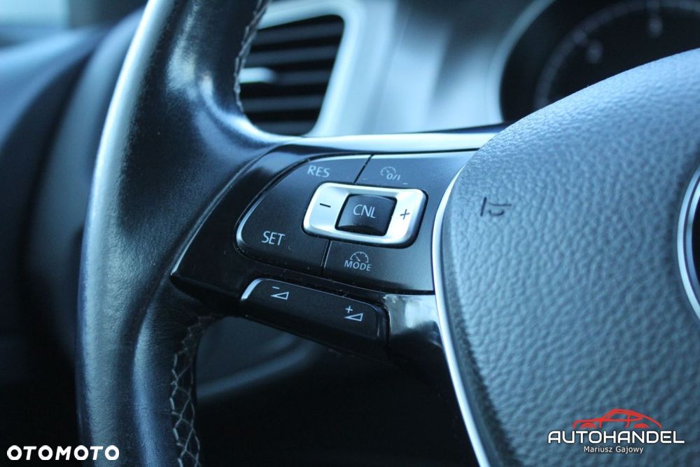 Volkswagen Golf - 10