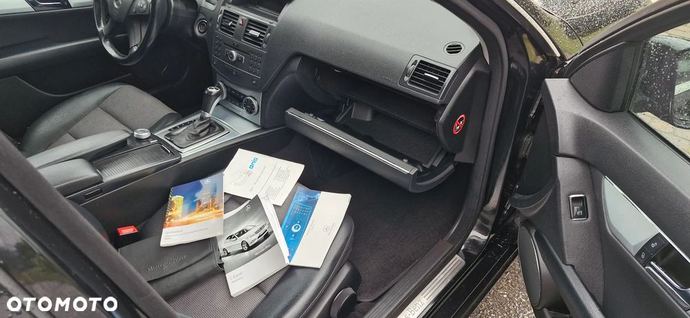 Mercedes-Benz Klasa C 180 CGI Automatik BlueEFFICIENCY Avantgarde - 34