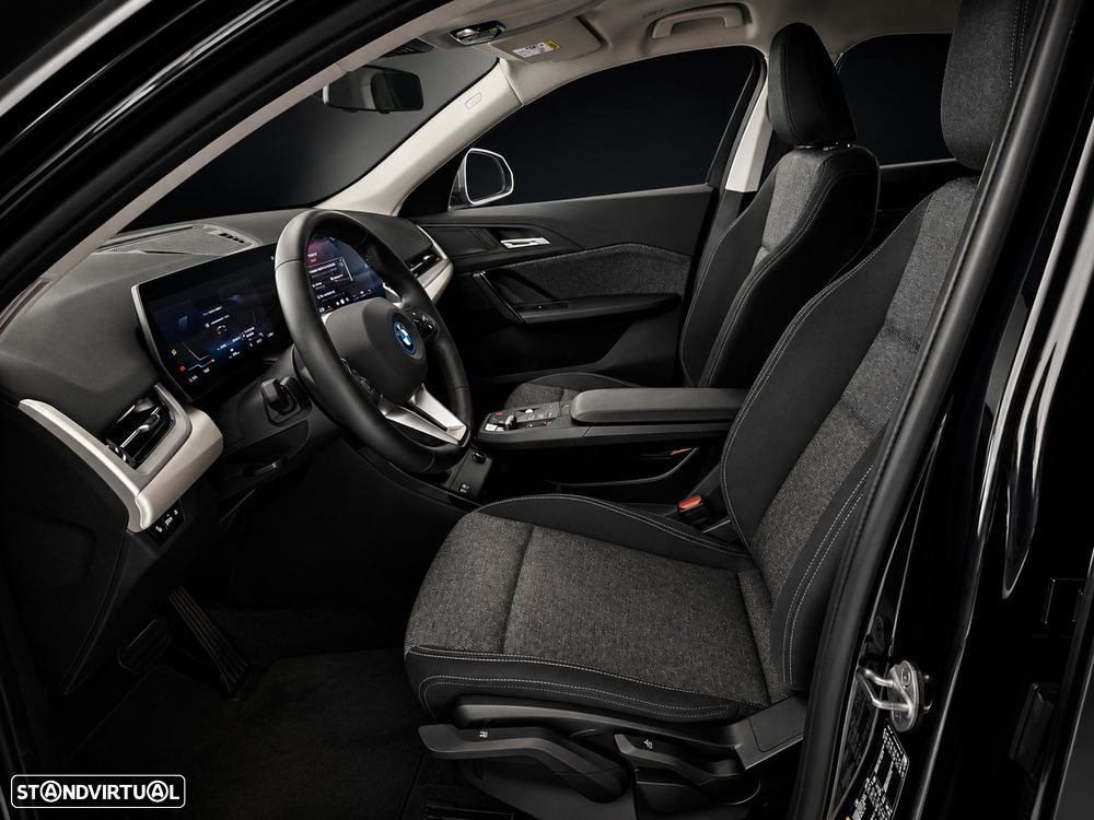 BMW iX2 eDrive20 - 21