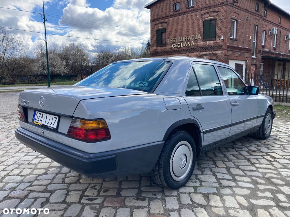 Mercedes-Benz 280 - 8