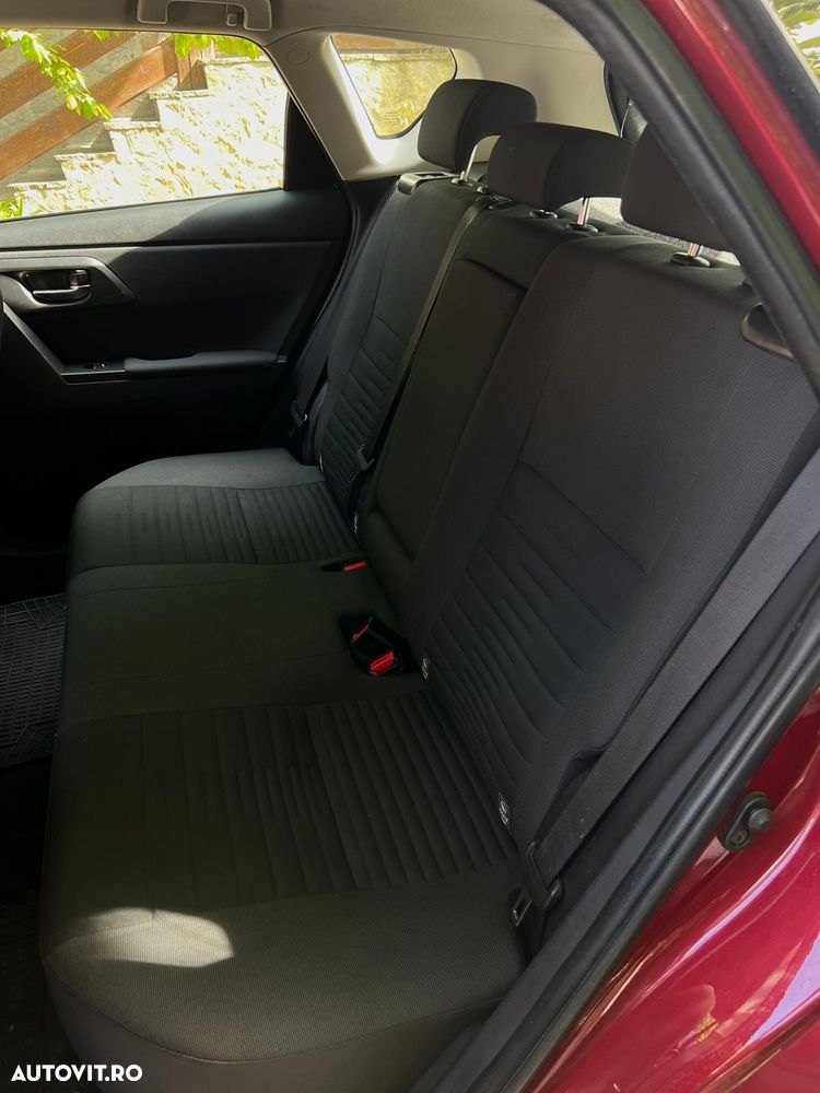Toyota Auris 1.2 L Turbo Sol + - 12