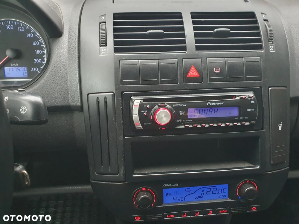 Volkswagen Polo 1.4 16V Comfortline - 15