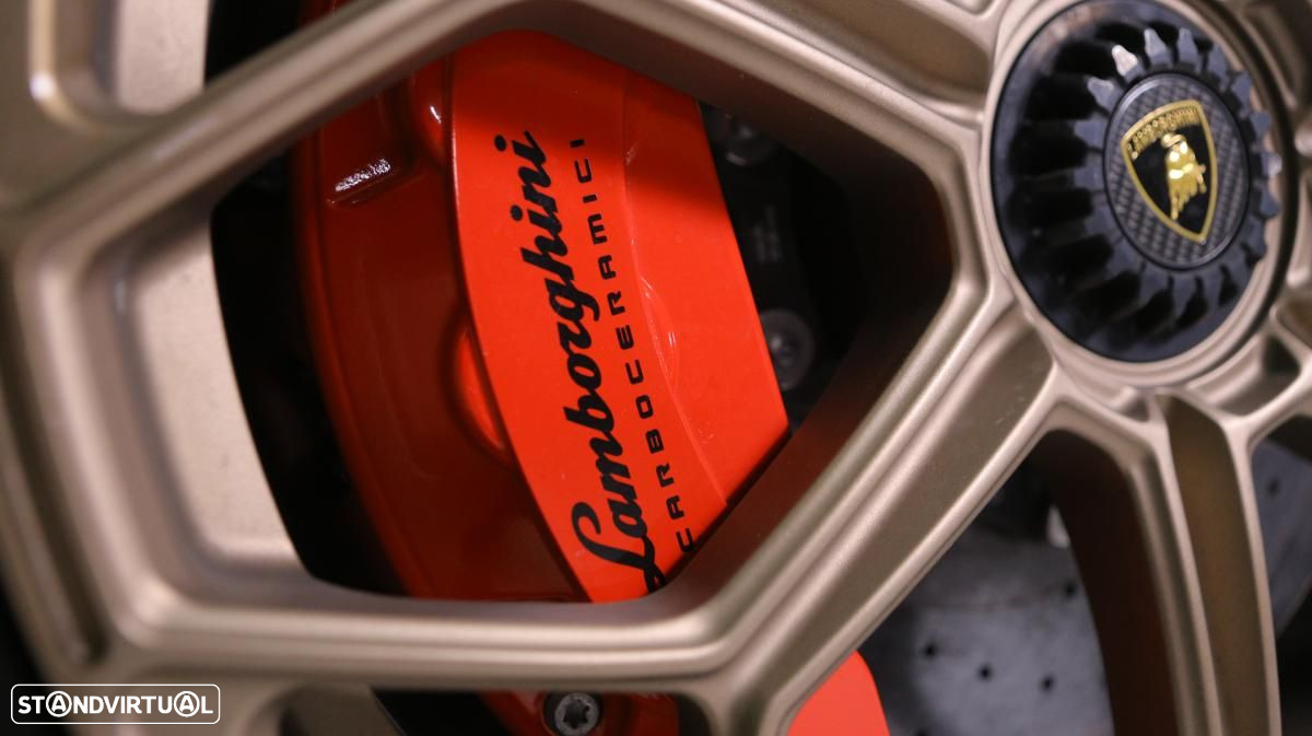 Lamborghini Aventador SVJ Roadster - 11
