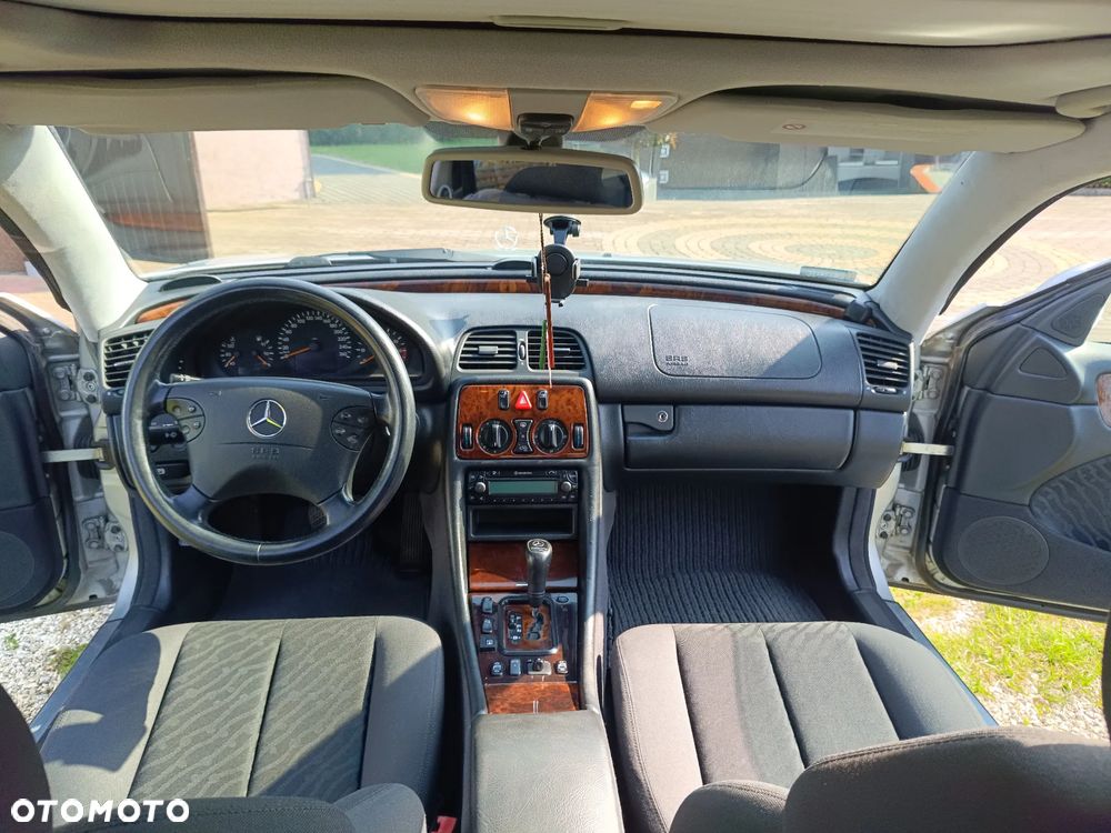 Mercedes-Benz CLK - 12