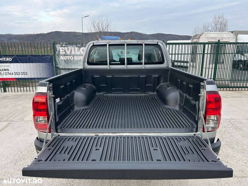 Toyota Hilux 2.4D 150CP 4x4 Double Cab 6MT Style - 11