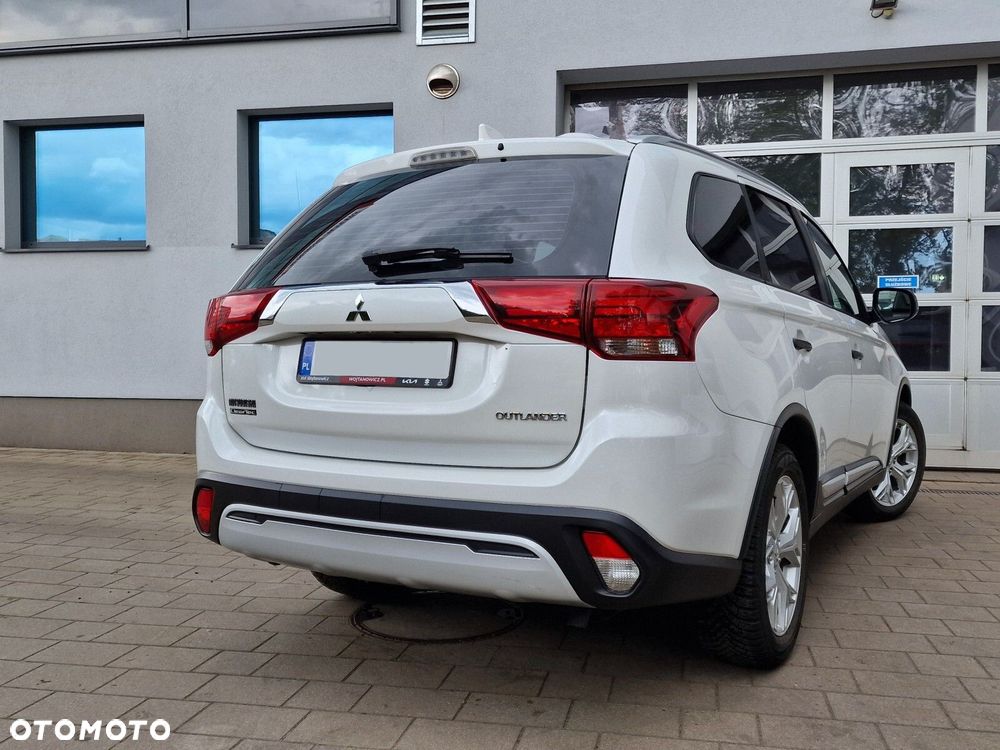 Mitsubishi Outlander 2.0 Invite + 2WD - 10
