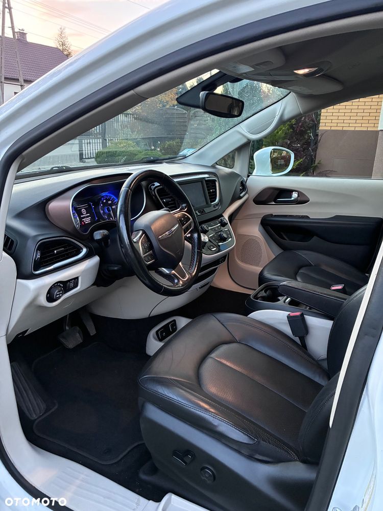 Chrysler Pacifica - 10